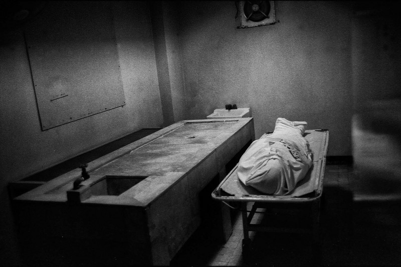 VeejayVillafranc_01DyingOftheLight_800x800