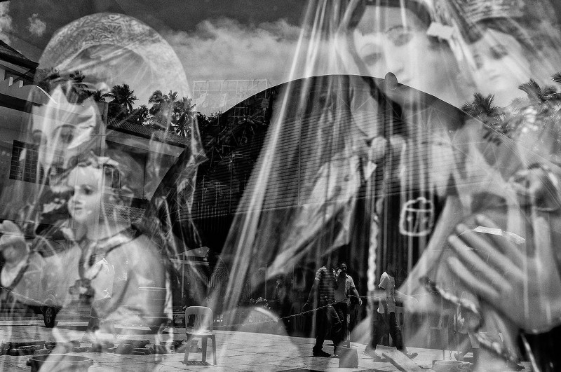 VeejayVillafranc_04DyingOftheLight_800x800