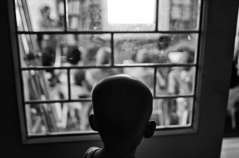 VeejayVillafranc_06DyingOftheLight_800x800