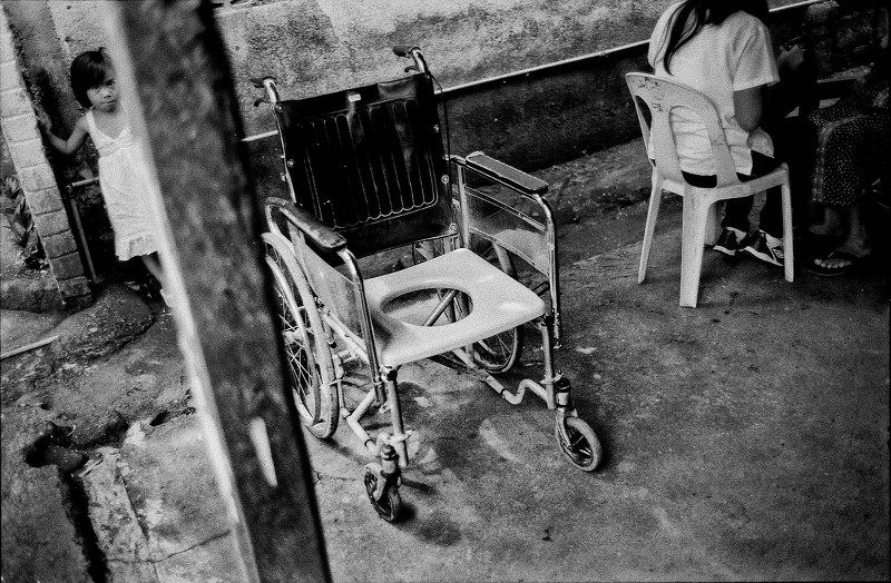 VeejayVillafranc_07DyingOftheLight_800x800