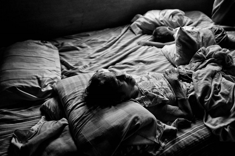 VeejayVillafranc_08DyingOftheLight_800x800