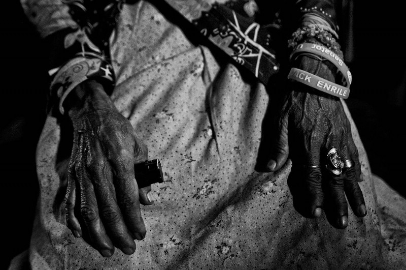 VeejayVillafranc_09DyingOftheLight_800x800